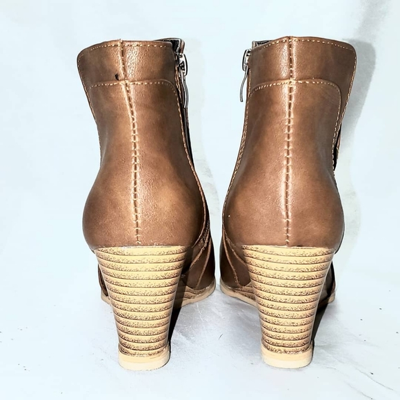 Women's Ankle Boots - Picture 4 of 5